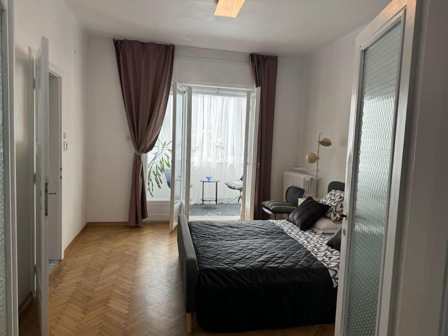 Airy & Beautiful Downtown Apartment Bucarest Exterior foto